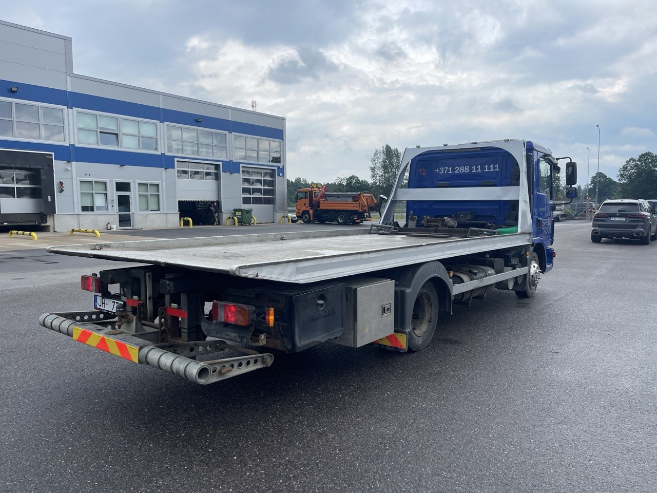 SPEC TRUCK evakuatora pakalpojumi — transportlīdzekļa evakuācija